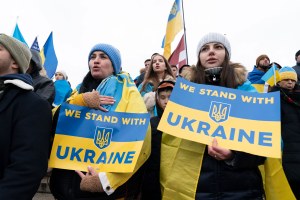 Demonstrators rally at Lincoln Memorial in support of Ukraine