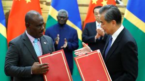Foreign Minister Wang Yi and Solomon Islands Foreign Minister Jeremiah Manele